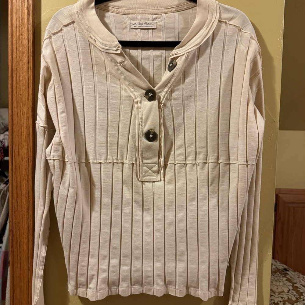 We the free top size small